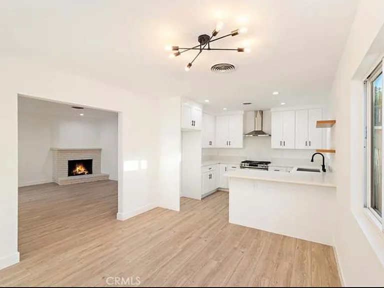 8216 Wentworth St — Photo 2