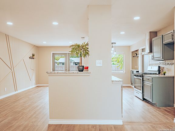 4th image of 4318 SUMMER SUN LN