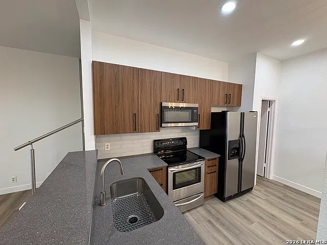 3 bed, 2.0 bath, 1386 sqft, $1,900 — Photo 1