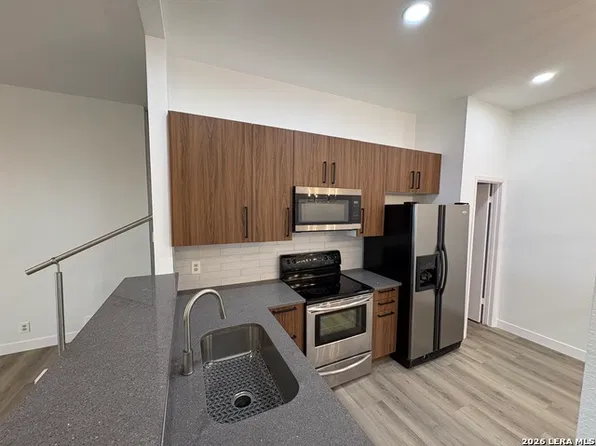 13038 Chimney Oak Dr, San Antonio, TX 78249