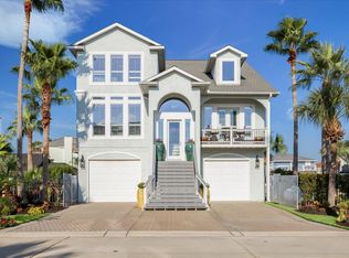 241 Tamana Dr, Tiki Island, TX 77554