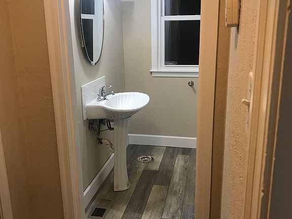 Main bathroom