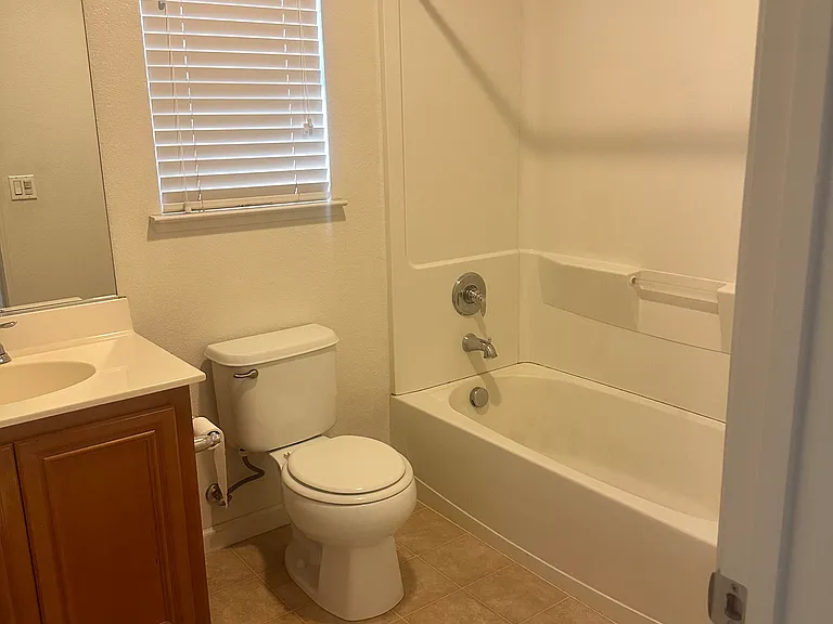 1635 Courtyard Dr — Photo 18