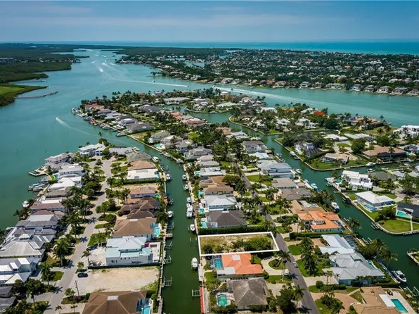 2165 Tarpon RD, NAPLES, FL 34102