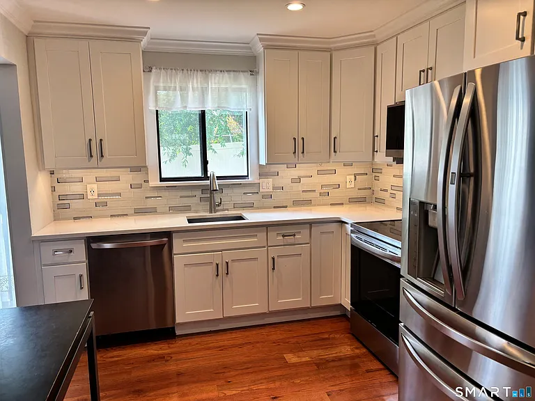 80 Lawn Ave #13 — Photo 4