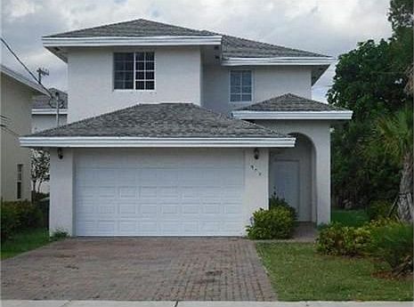1st image of 309 NE 35th Ct