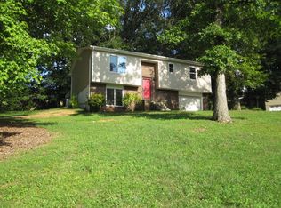 1432 W Woodshire Dr, Knoxville, TN 37922