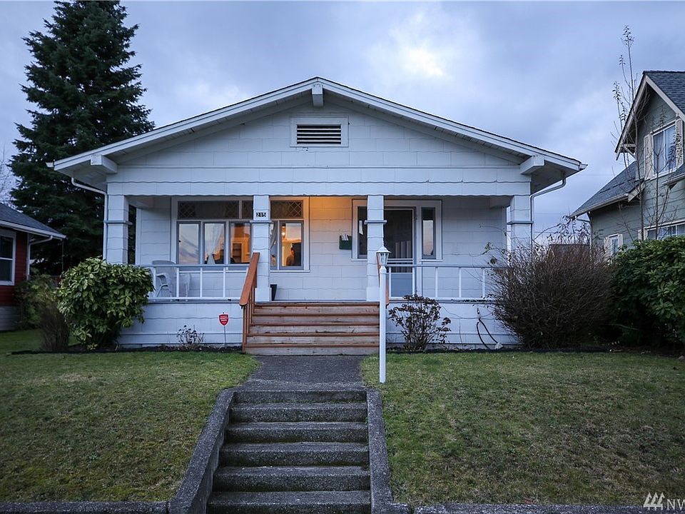 1st image of 215 G St SE