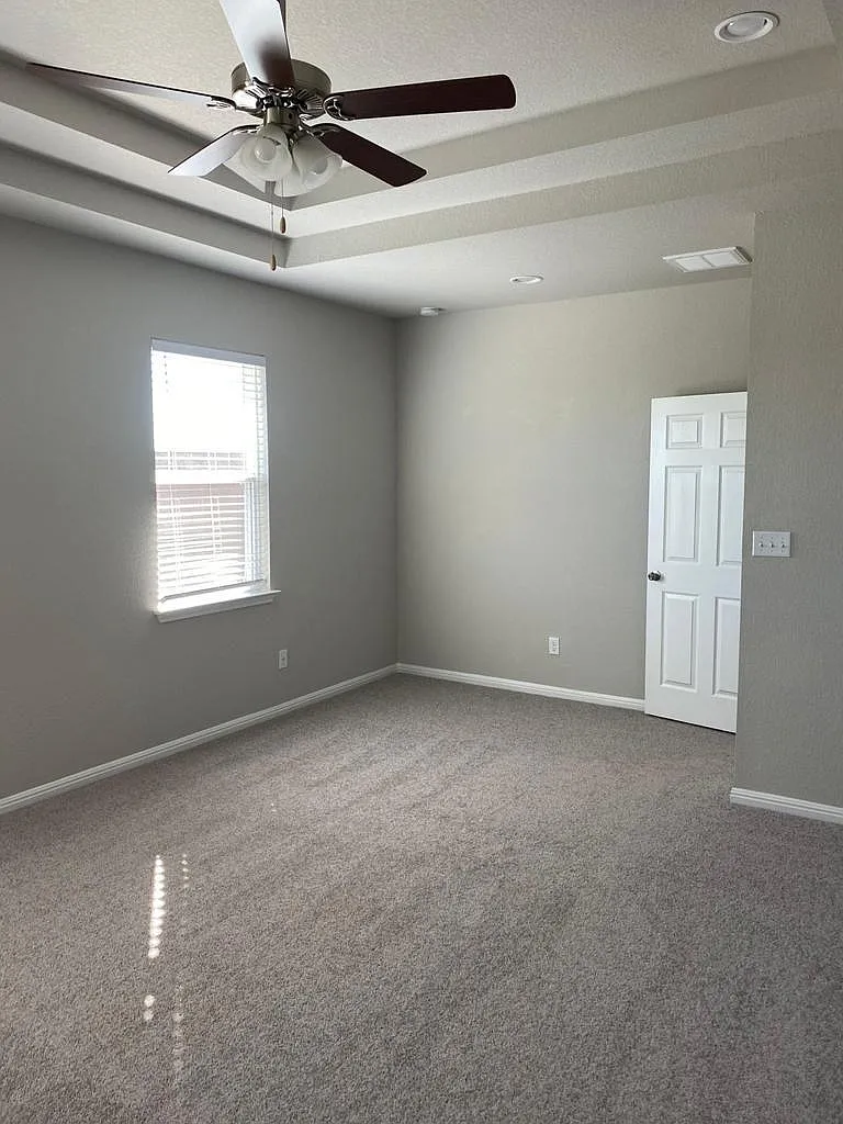 3 bed, 2.5 bath, 1807 sqft, $895 — Photo 3