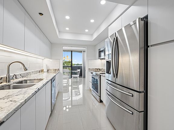 4th image of 123 Lakeshore Dr APT 445