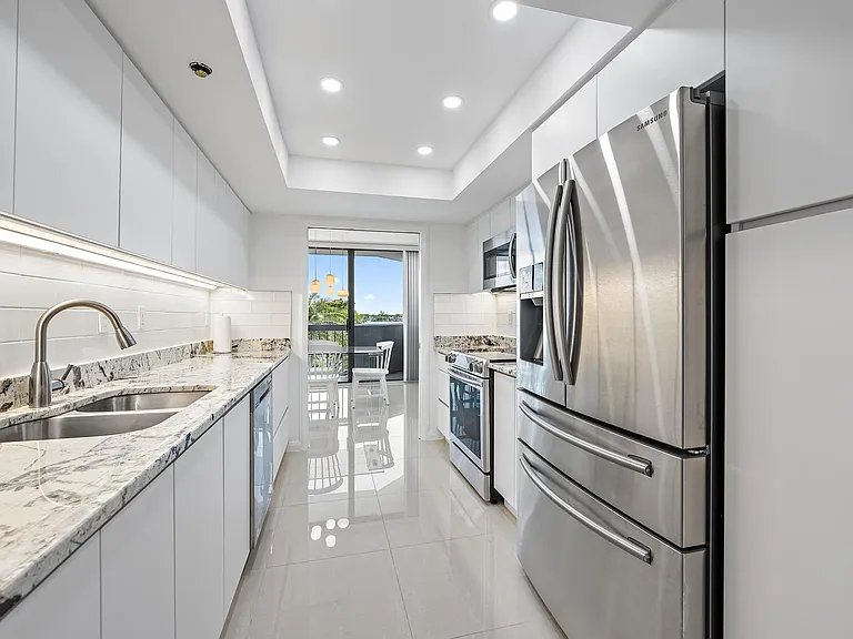 123 Lakeshore Dr #445 — Photo 4