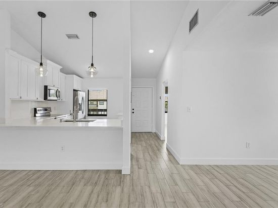 9295 Lake Park DR #201, Fort Myers, FL 33919