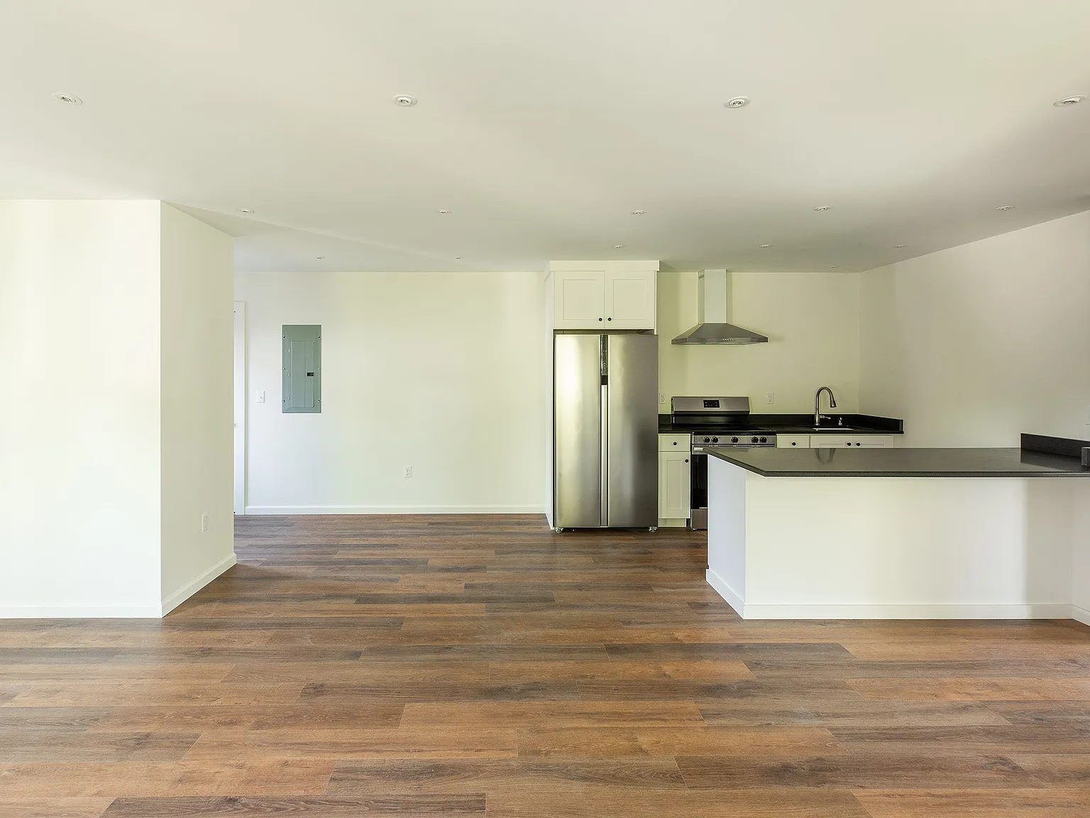 1 bed, 900 sqft, $2,250 — Photo 4