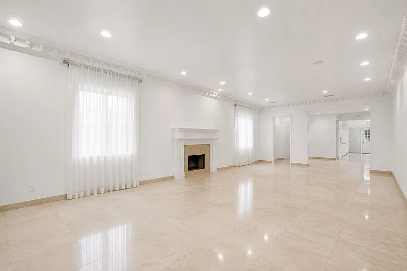 4 bed, 2550 sqft, $8,399 — Photo 4