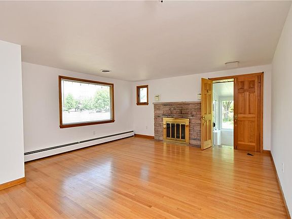 3rd image of 156 Cresthaven Dr