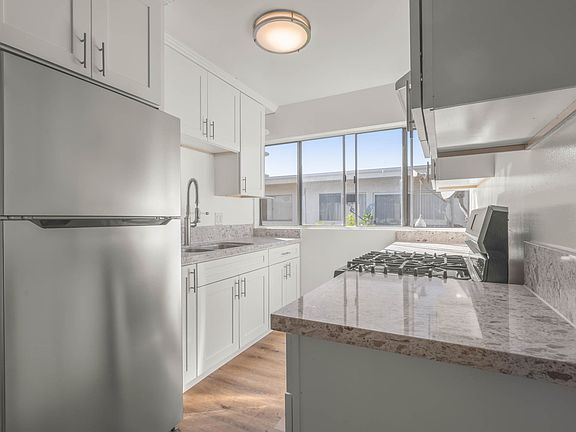 5th image of 6633 Vineland Ave #7