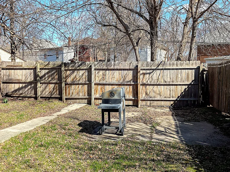 30 W Henry St — Photo 9