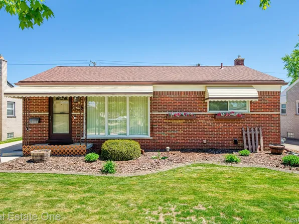 8744 Shari Dr, Westland, MI 48185