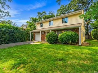 63 Delamere St, Huntington, NY