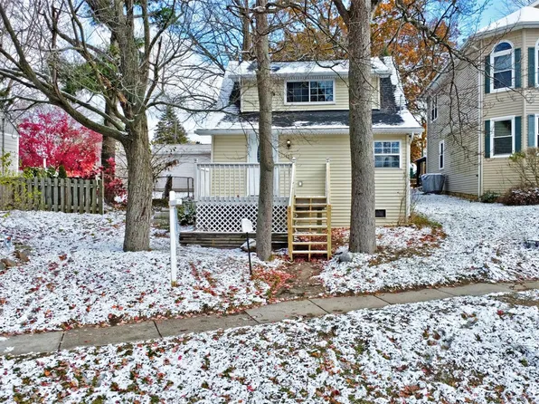 126 N North Shore Dr, Lake Orion, MI 48362