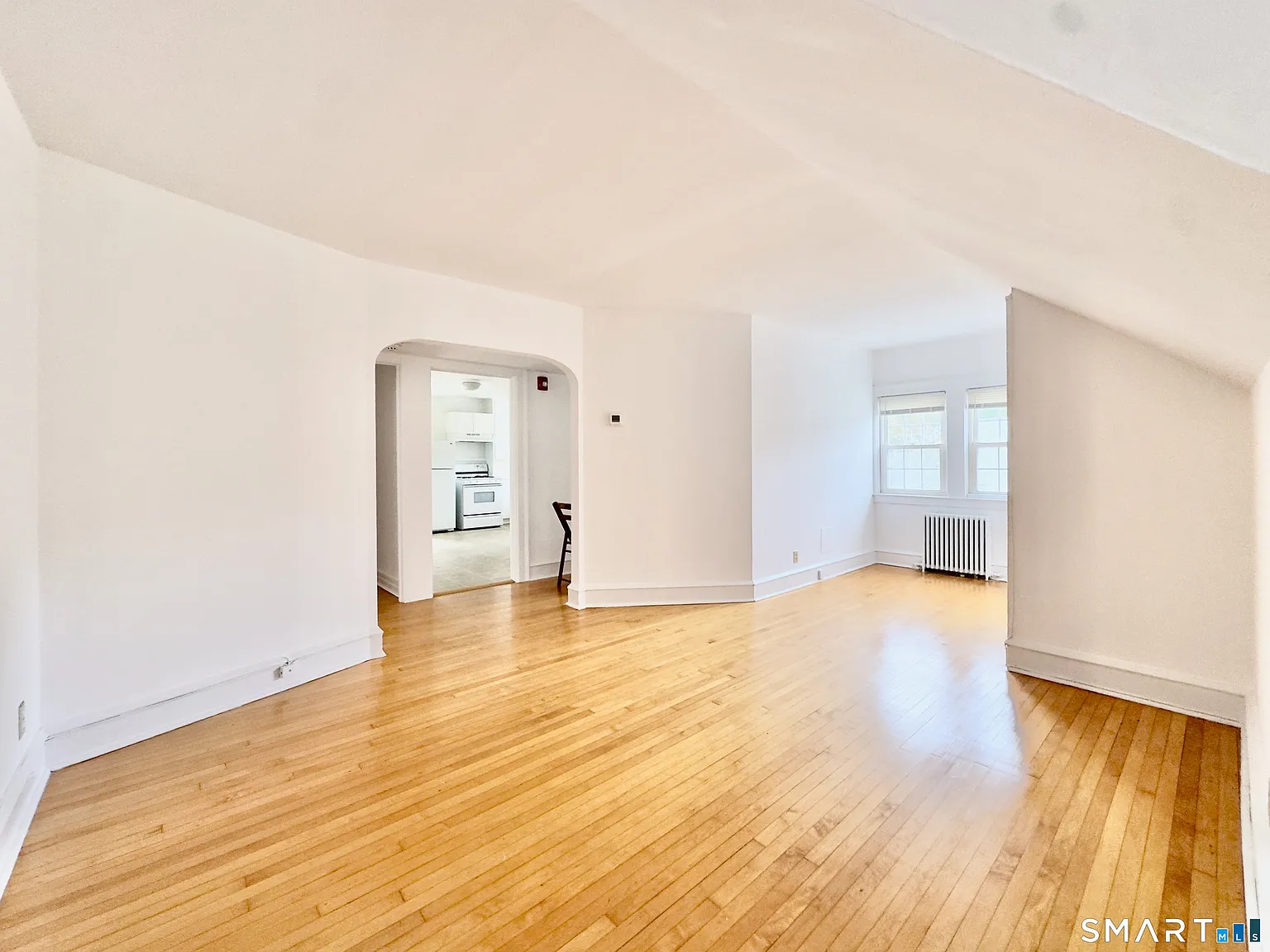 2 bed, 1.0 bath, 1222 sqft, $2,700 — Photo 3