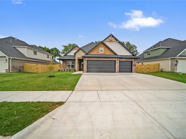 1400 Josephine Dr, Centerton, AR 72719