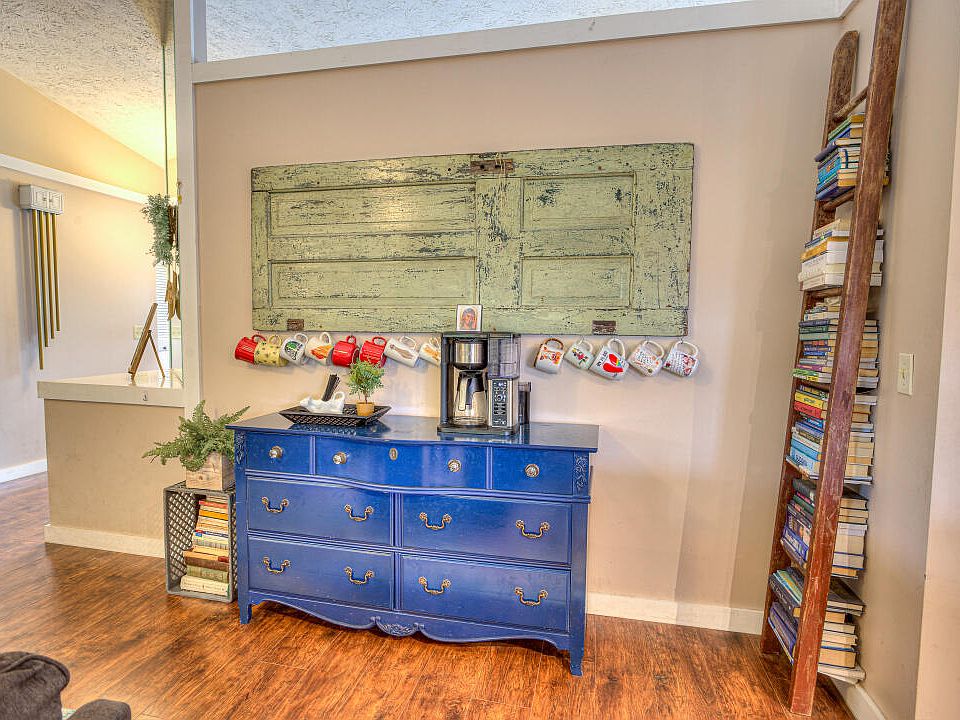1st image of 641 NW Billiar Avenue