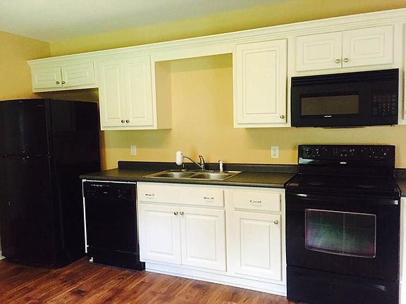 3rd image of 803 King Arthur Dr