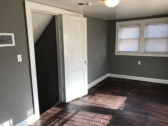 4th image of 5334 Brooklyn Ave