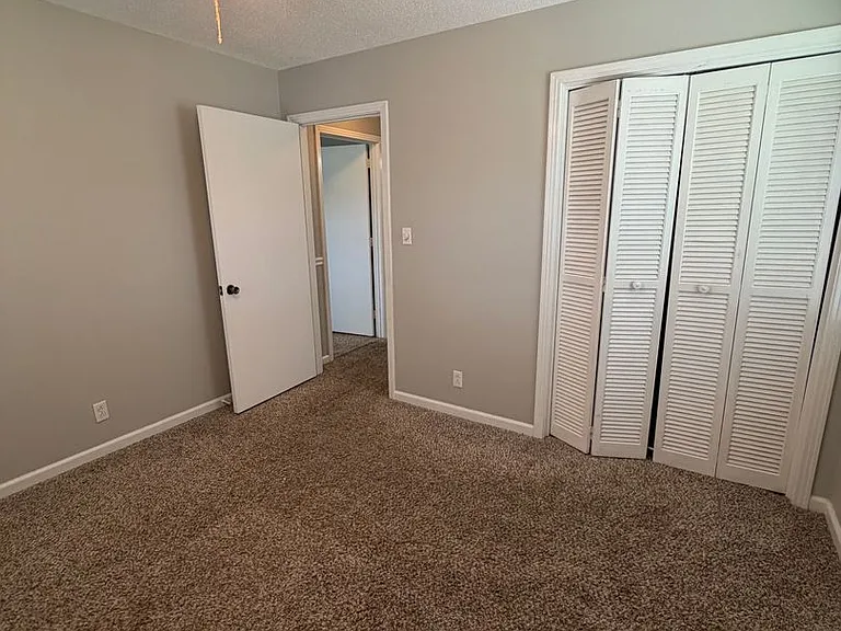 160 E Regent Dr — Photo 24