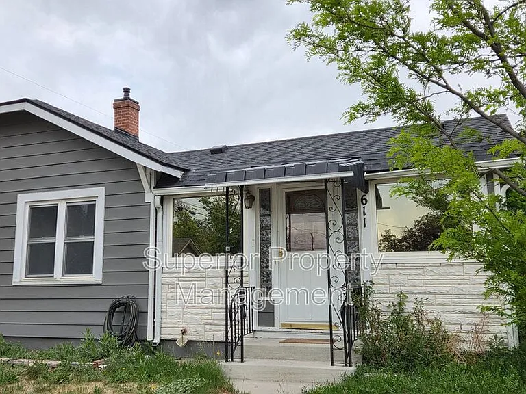 611 Seymour Ave — Photo 2