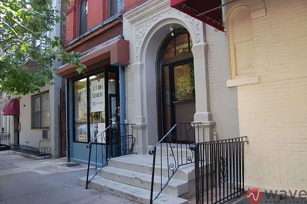 Rented by Wave Real Estate Group | media 29