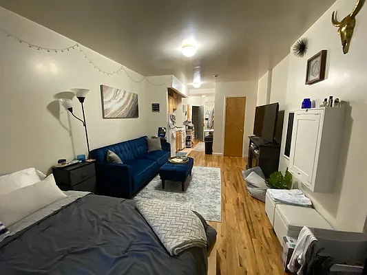 Rented by Mdays Realty | media 28