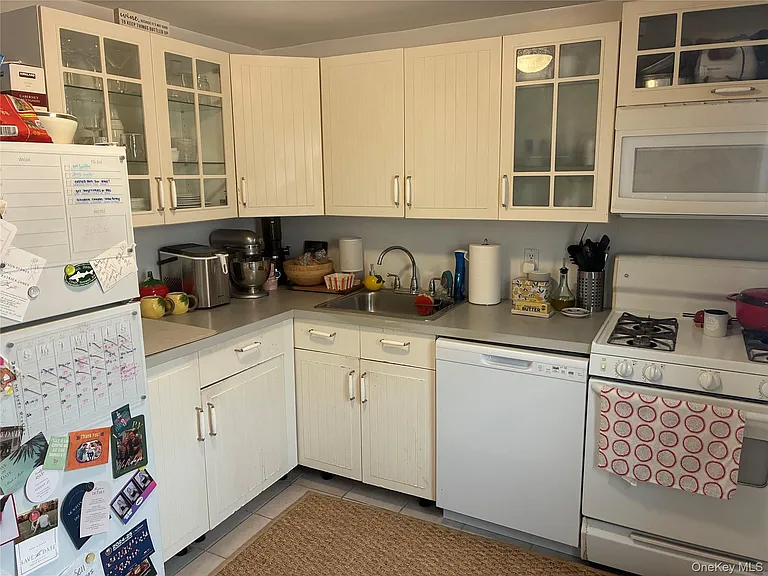 375 W Fulton St — Photo 3