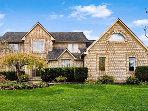 4th image of 2333 Ashbury Close