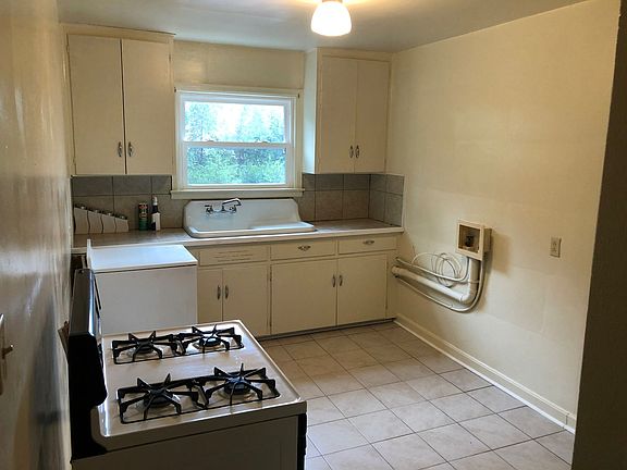 3rd image of 1419 Marguerite Ave #8