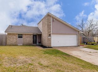 371 Somerset Ct, Alvin, TX 77511
