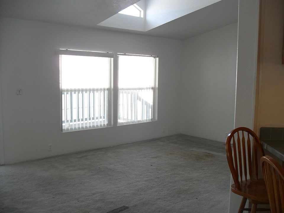 2nd image of 1150 N Kirby St Space 29