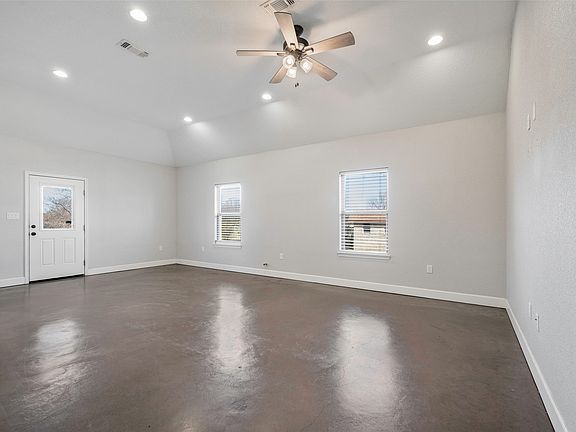 2nd image of 1021 N Maple St