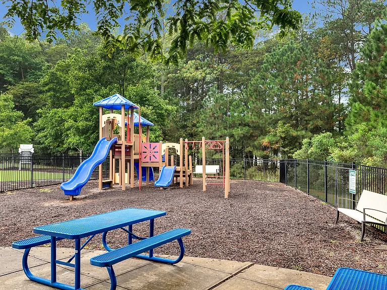 Rivermont Crossing Townhomes & Apartments — Photo 8