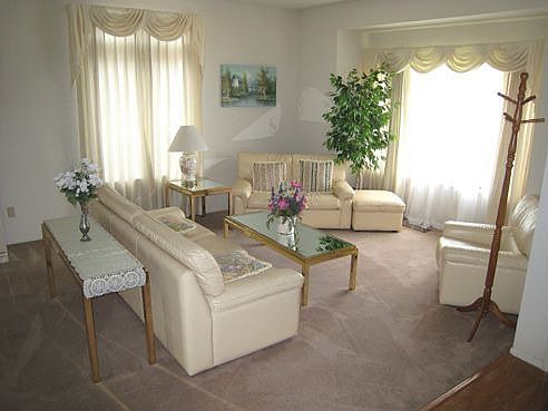 3rd image of 325 Kingsberry Cir