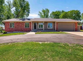 3347 SW Nottingham Rd, Topeka, KS 66614