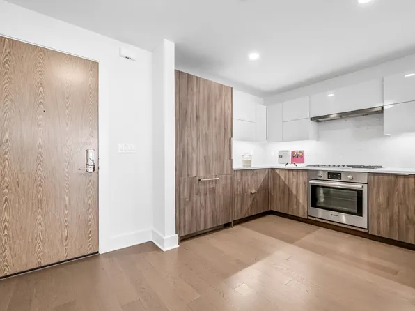 9 Avenue At Port Imperial image 4 of 50