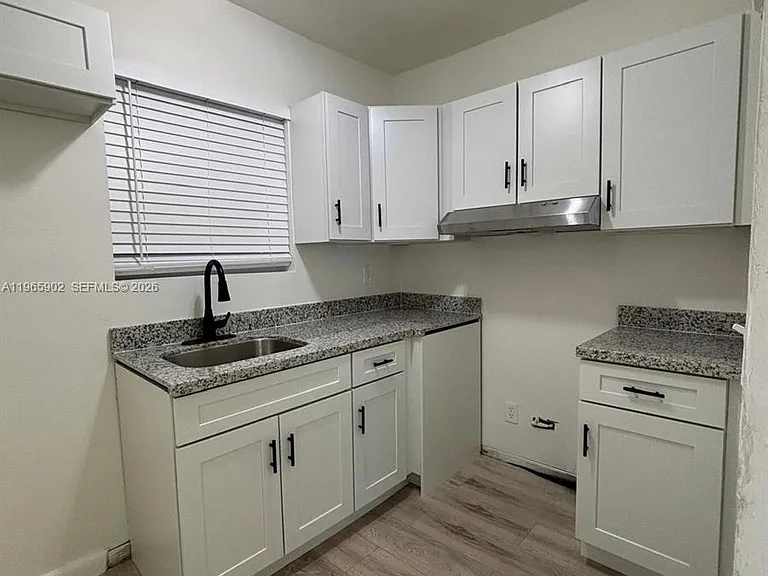 200 NW 13th St #5 — Photo 9