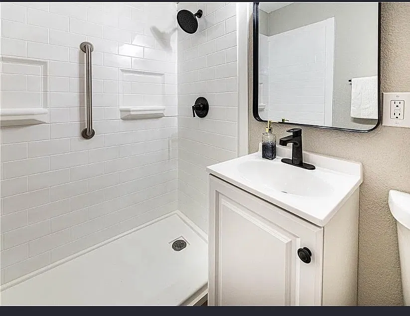3 bed, 1073 sqft, $1,900 — Photo 2