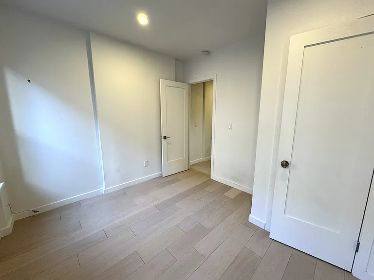 225 E 25th St #4D — Photo 12