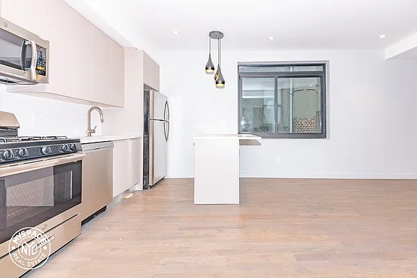 Rented by MySpaceNYC | media 26