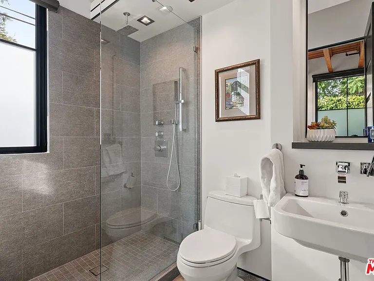 601 N Crescent Heights Blvd — Photo 8