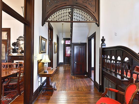 6th image of 203 N McCombs St