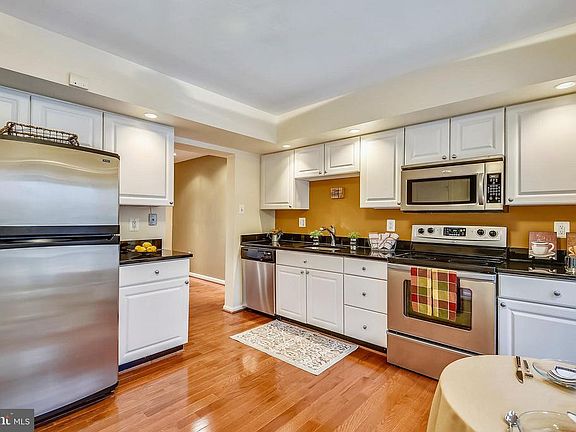 4th image of 10419 Englishman Dr #25